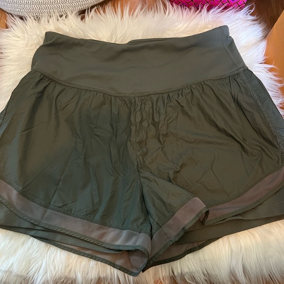 Shorts - Picture 4 of 4